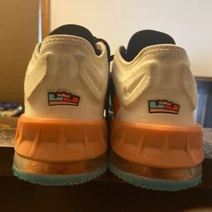 LeBron 18 Low x space jam: A new Legacy